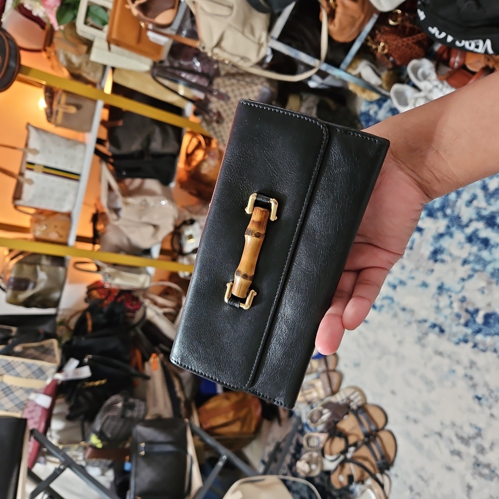 108 - 04 Black Gucci Wallet with Bamboo